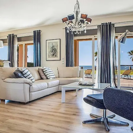 Sleeps 6 Air Con Wifi